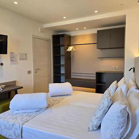 Hotel Pace Brenzone sul Garda Buitenkant foto
