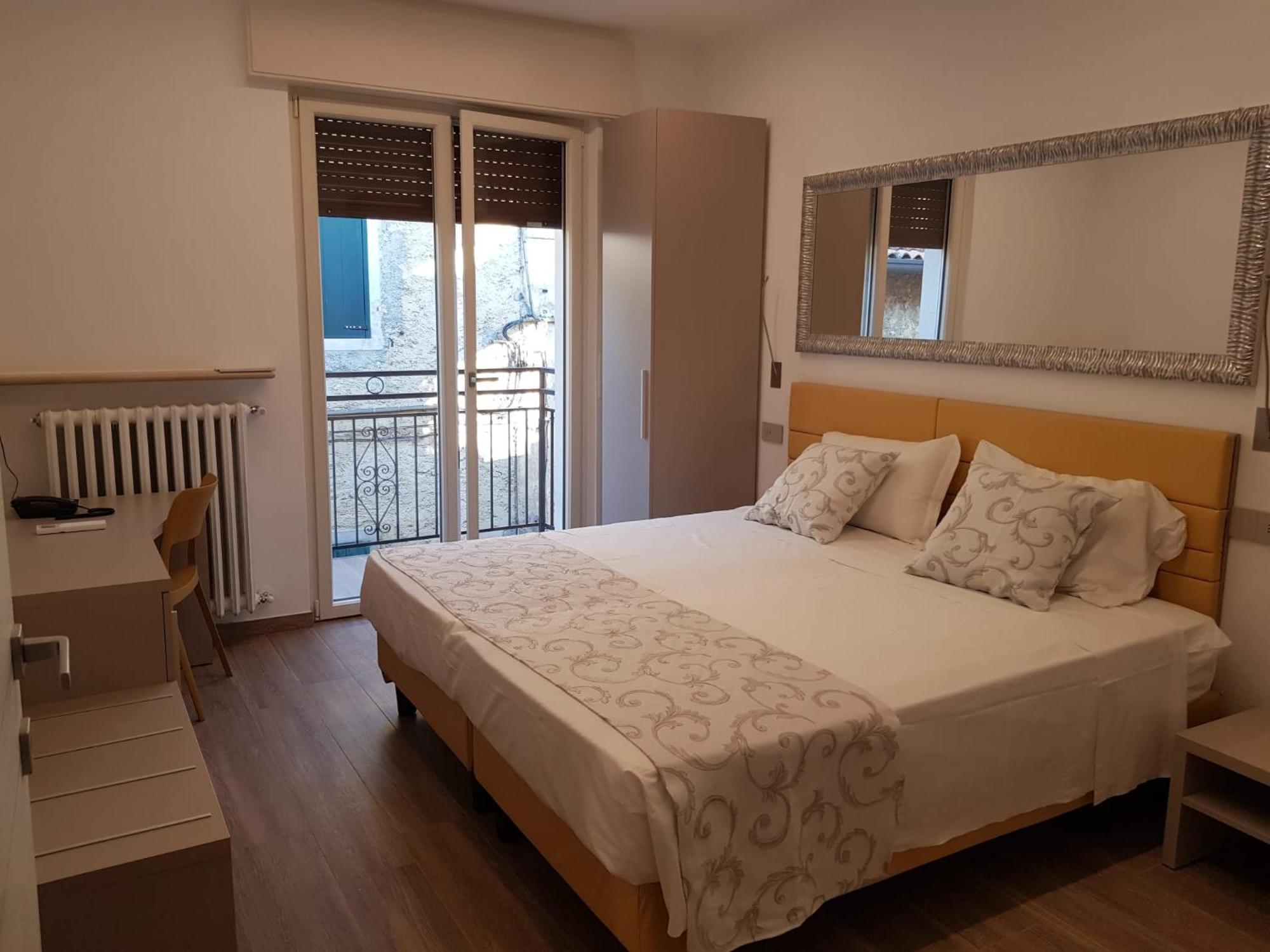 Hotel Pace Brenzone sul Garda Buitenkant foto