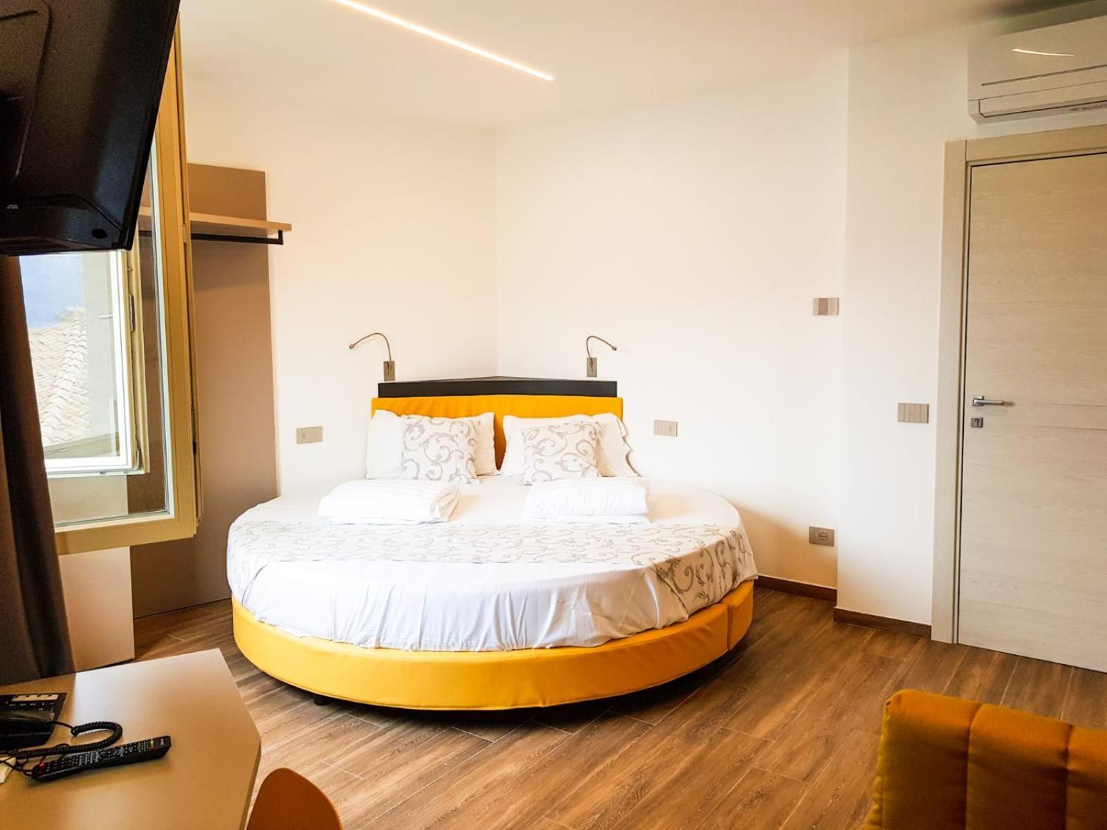 Hotel Pace Brenzone sul Garda Buitenkant foto