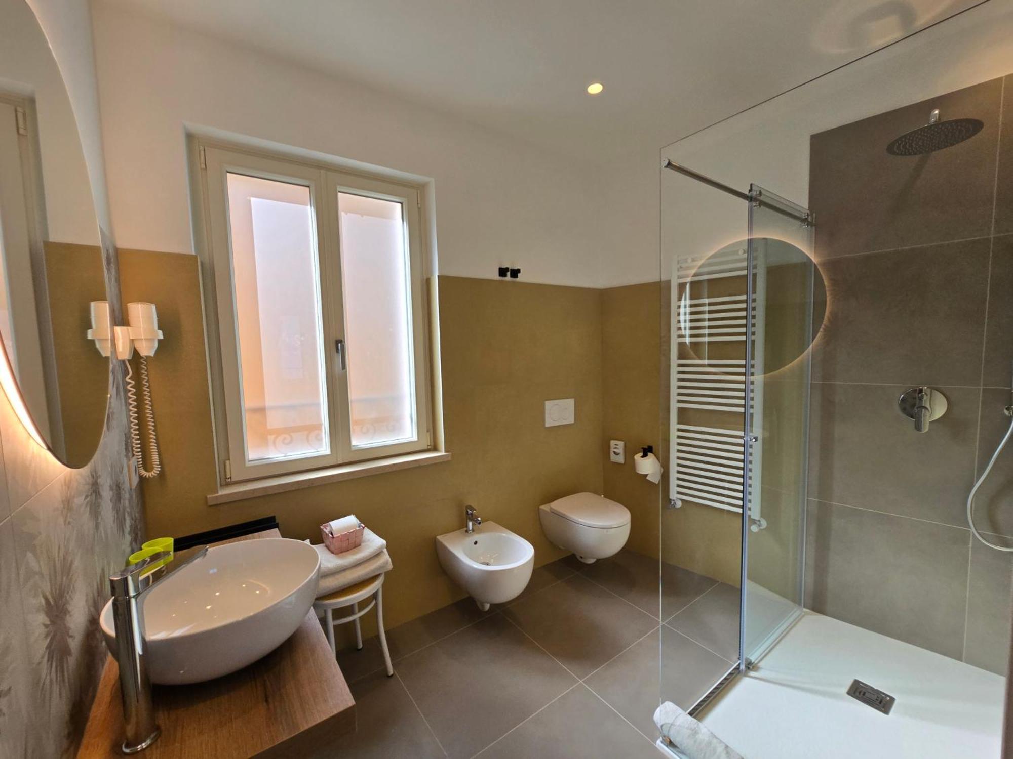 Hotel Pace Brenzone sul Garda Buitenkant foto