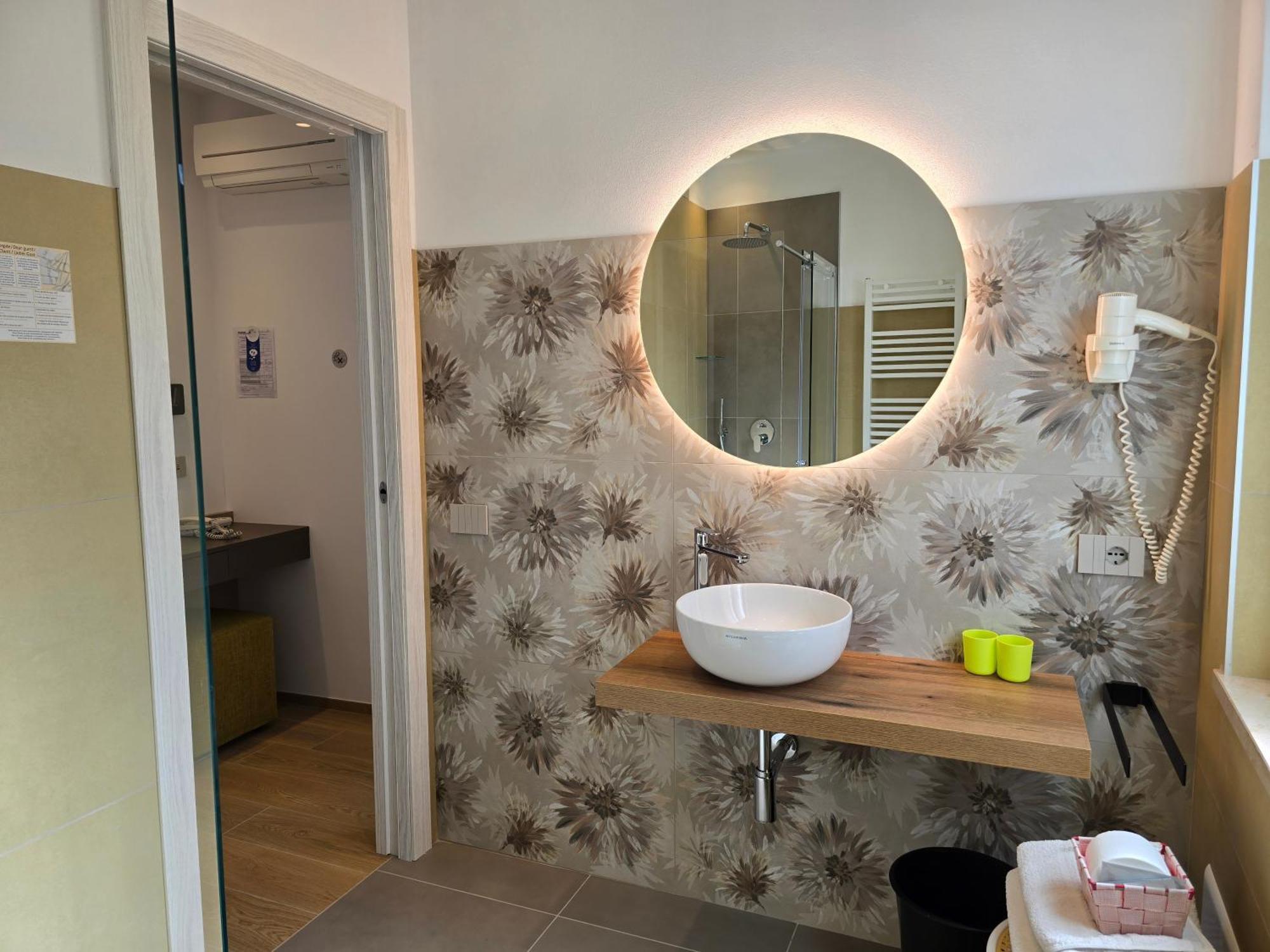 Hotel Pace Brenzone sul Garda Buitenkant foto