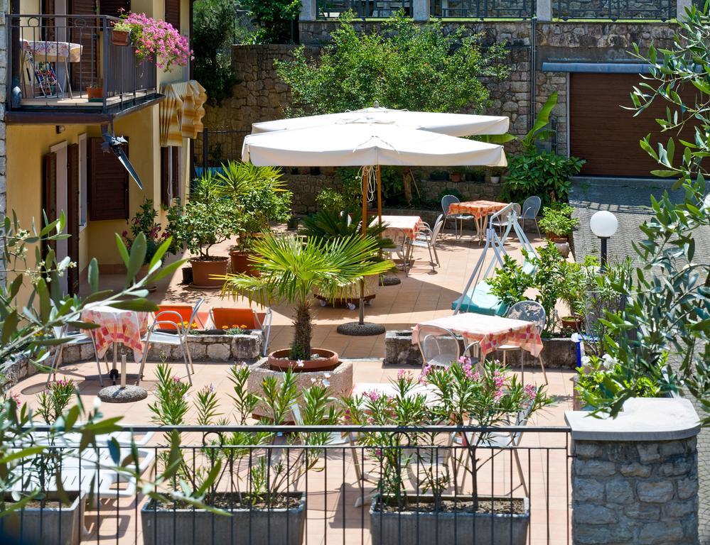 Hotel Pace Brenzone sul Garda Buitenkant foto