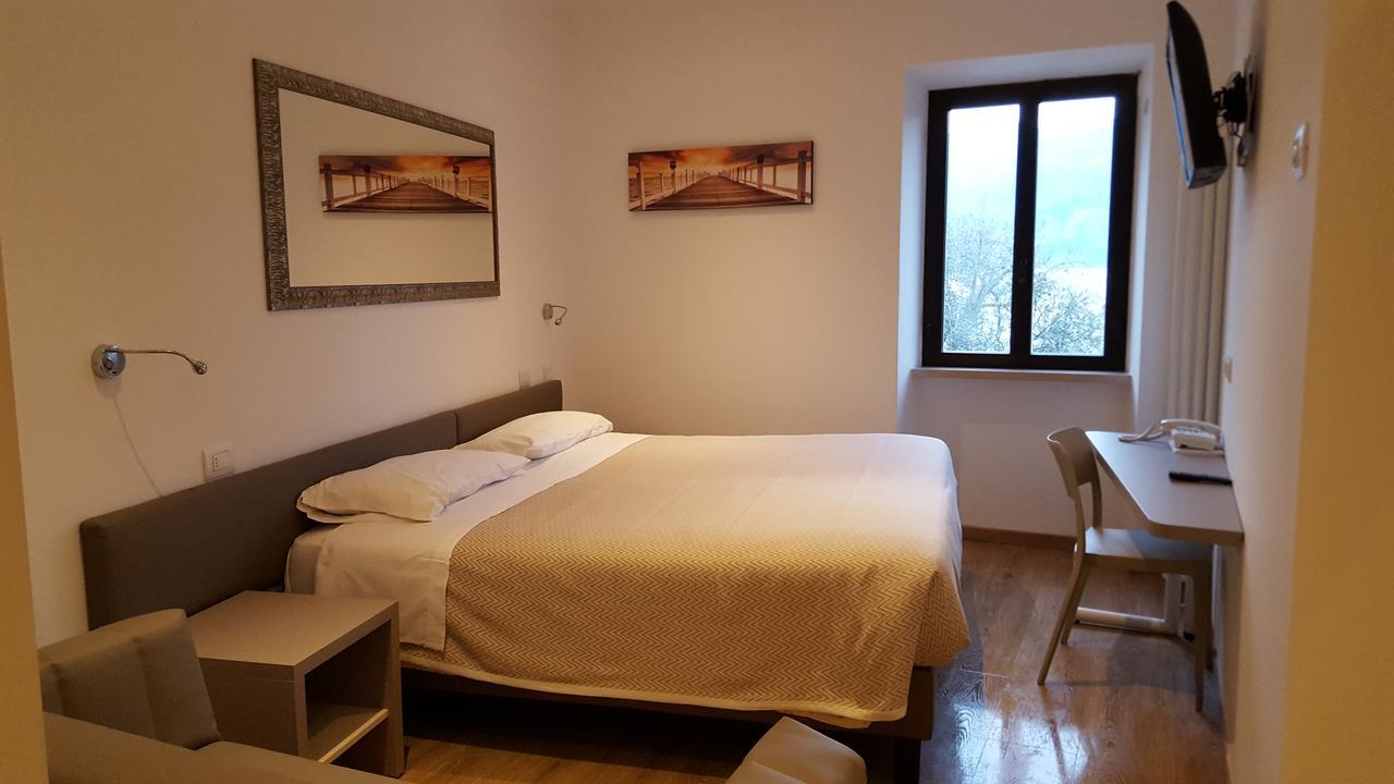 Hotel Pace Brenzone sul Garda Buitenkant foto